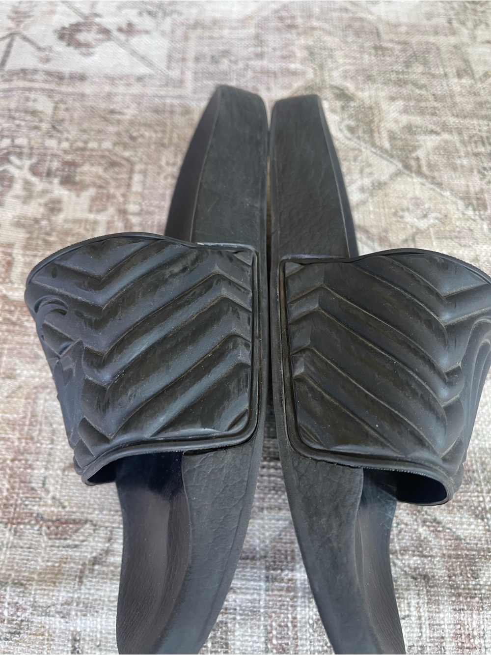 Gucci Black GG Logo Matelasse Rubber Slide Sandals - Picture 9 of 10